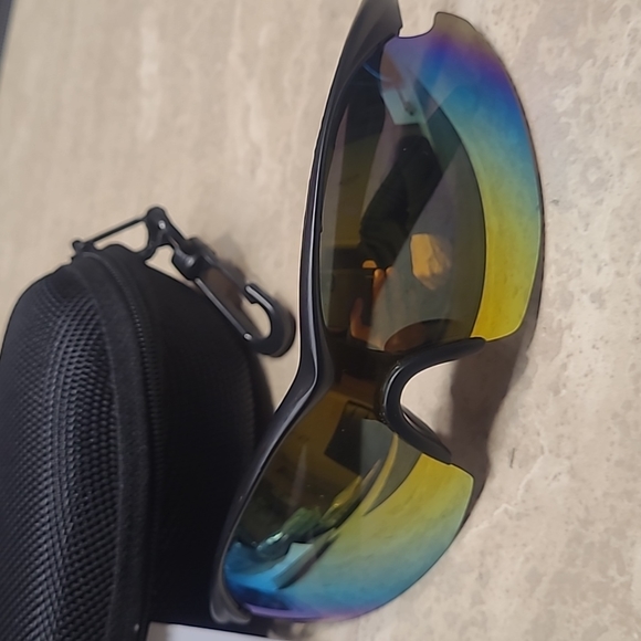 Bell howell Sunglasses - Picture 2 of 4